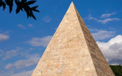 The pyramid of Rome: Piramide Cestia